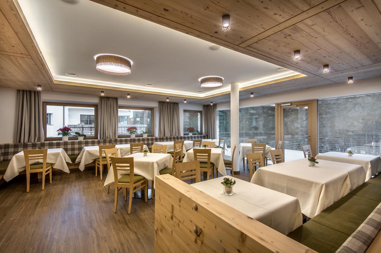 Garni Larix Hotel Colfosco Exterior photo