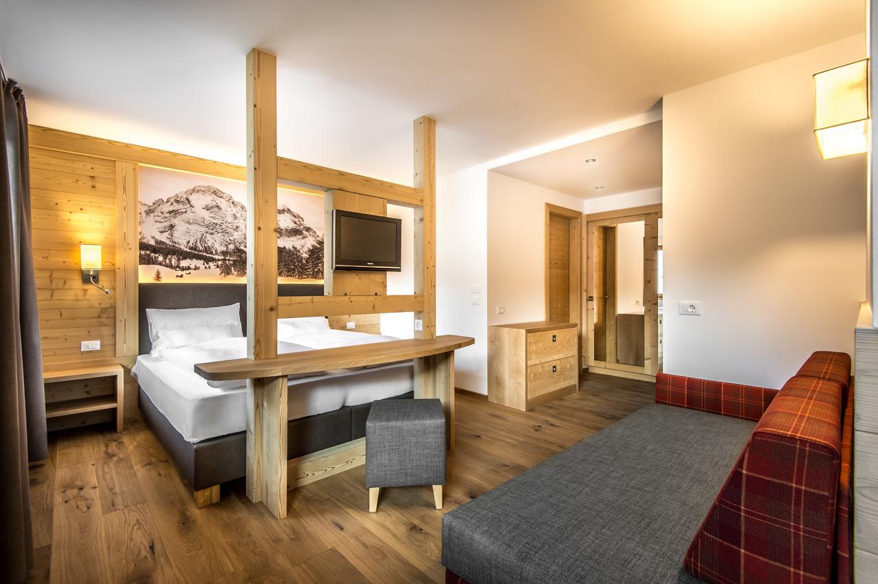 Garni Larix Hotel Colfosco Exterior photo